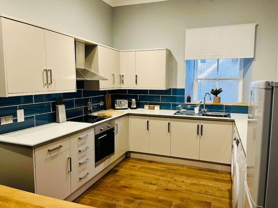 Beautiful Spacious Apartment In Town Centre Oban Buitenkant foto